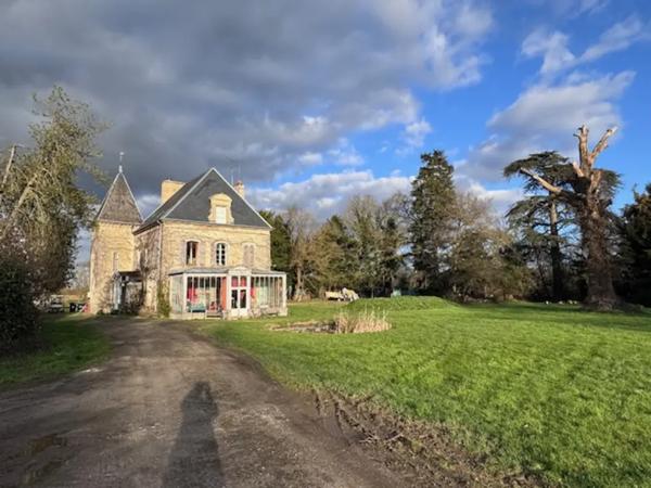Manoir d'Exception à Le Rheu - Charme Historique et Opportun
