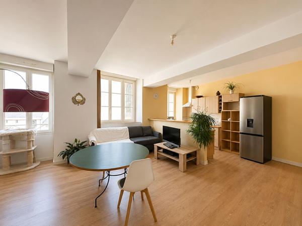 Immeuble de rapport en plein coeur de Doué-la-Fontaine - Rentabilité immédiate et fort potentiel de développement