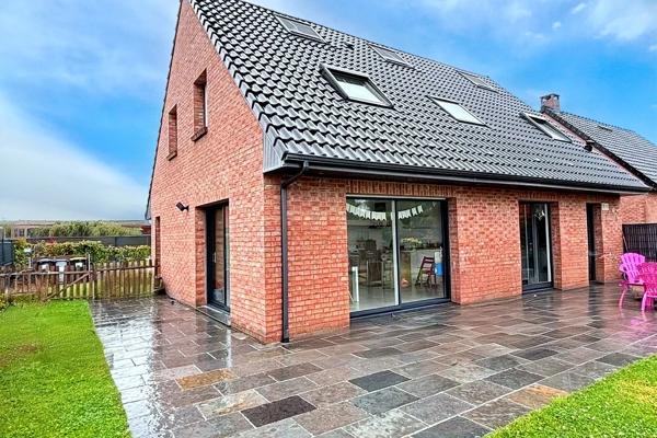Maison individuelle, 135 m² sur terrain de 438 m²