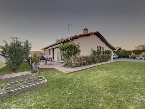 La Teste de Buch ! Maison 4 pièces de 90 m2 avec dépendances de 45 m2, piscine, et parcelle arboré de 737m2 !
