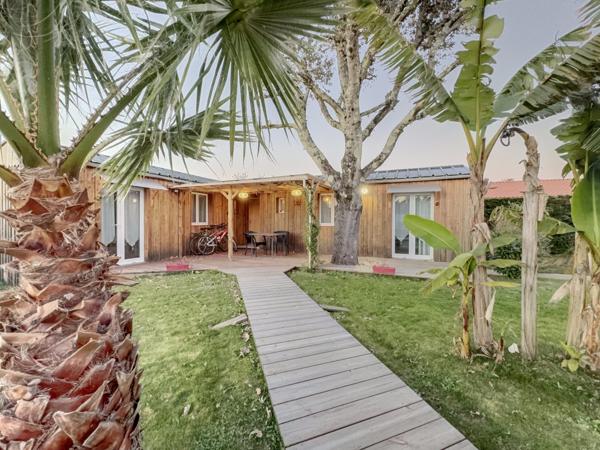 La Teste de Buch ! Maison 4 pièces de 90 m2 avec dépendances de 45 m2, piscine, et parcelle arboré de 737m2 !