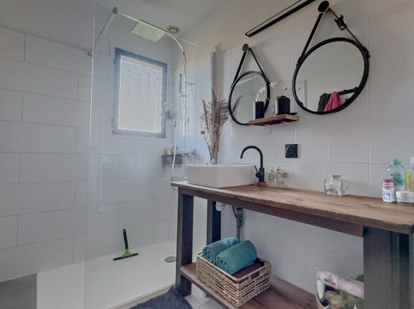 La Teste de Buch ! Maison 4 pièces de 90 m2 avec dépendances de 45 m2, piscine, et parcelle arboré de 737m2 !