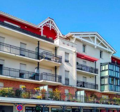 LA TESTE DE BUCH, HYPER CENTRE ! Appartement T2 de 41 m2, dernier étage avec balcon et parking !