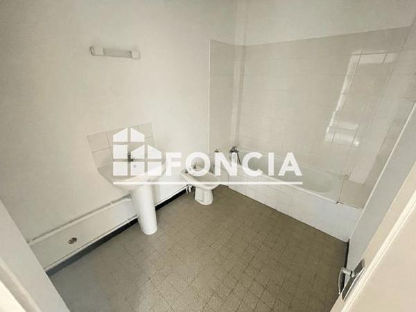 Location Appartement 4 pièces 94.5 m² - 2/10 RUE MISTRAL - 28 RUE V.HU Meyzieu 69330