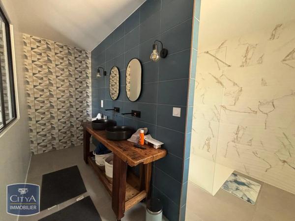 Maison à louer 5 pièces 218m² Lembras (24100)