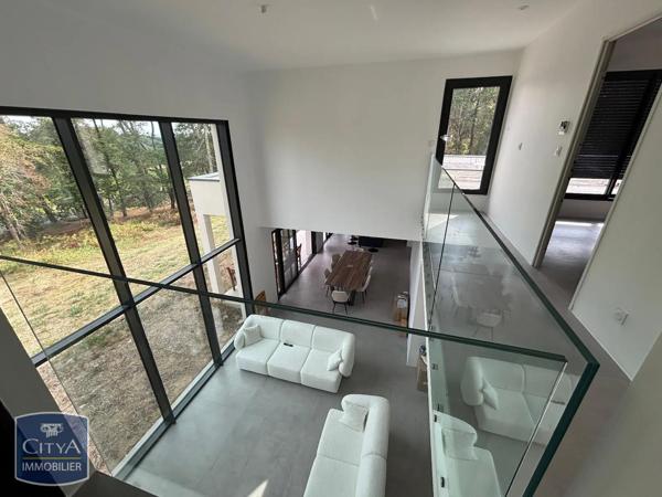 Maison à louer 5 pièces 218m² Lembras (24100)
