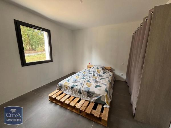Maison à louer 5 pièces 218m² Lembras (24100)