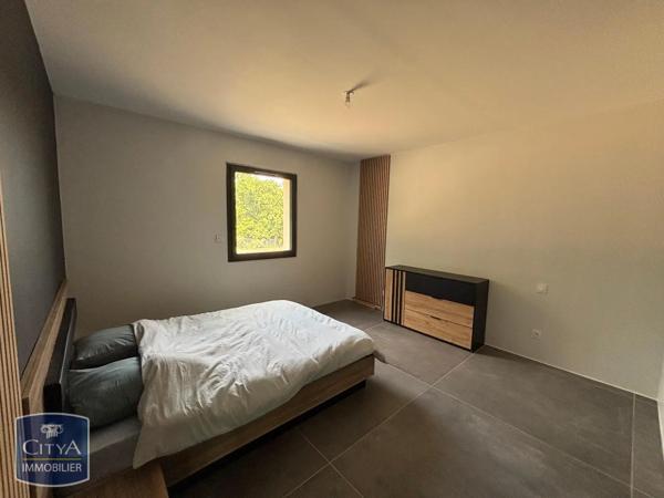 Maison à louer 5 pièces 218m² Lembras (24100)