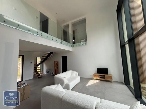 Maison à louer 5 pièces 218m² Lembras (24100)