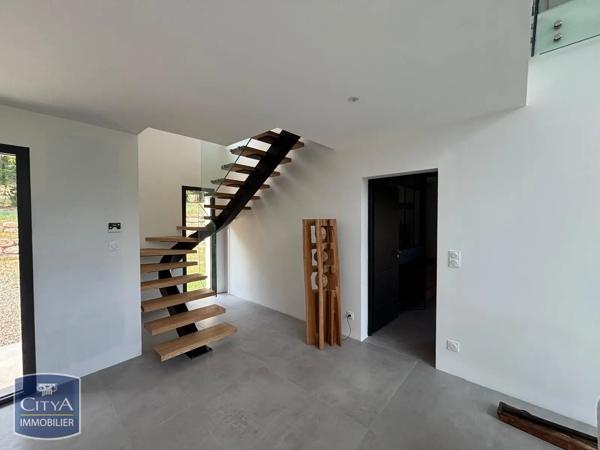 Maison à louer 5 pièces 218m² Lembras (24100)