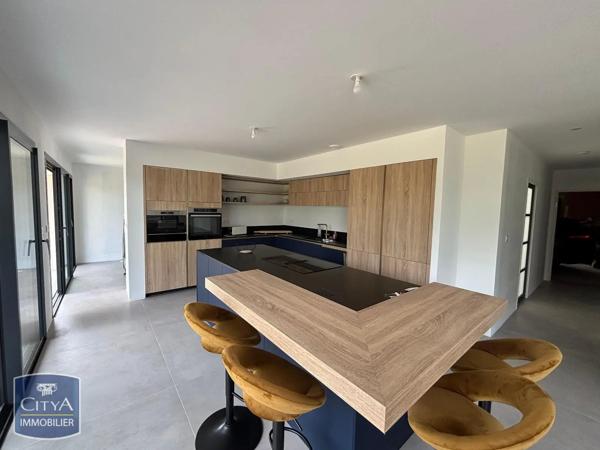 Maison à louer 5 pièces 218m² Lembras (24100)