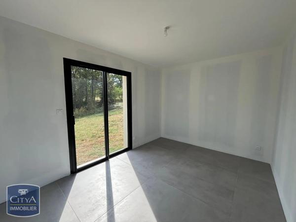 Maison à louer 5 pièces 218m² Lembras (24100)