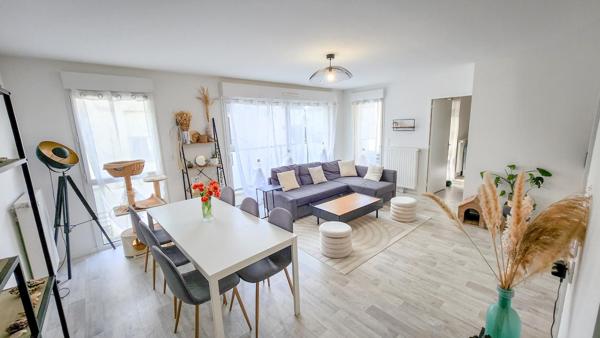 Montgermont – T3 récent de 74 m², lumineux, avec loggia et parking privatif.