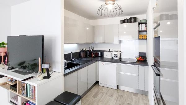 Montgermont – T3 récent de 74 m², lumineux, avec loggia et parking privatif.