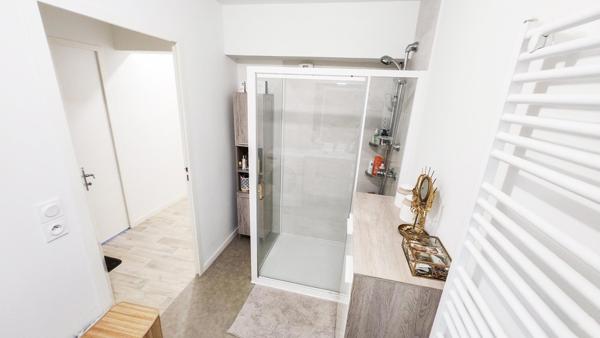 Montgermont – T3 récent de 74 m², lumineux, avec loggia et parking privatif.