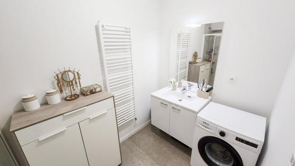 Montgermont – T3 récent de 74 m², lumineux, avec loggia et parking privatif.