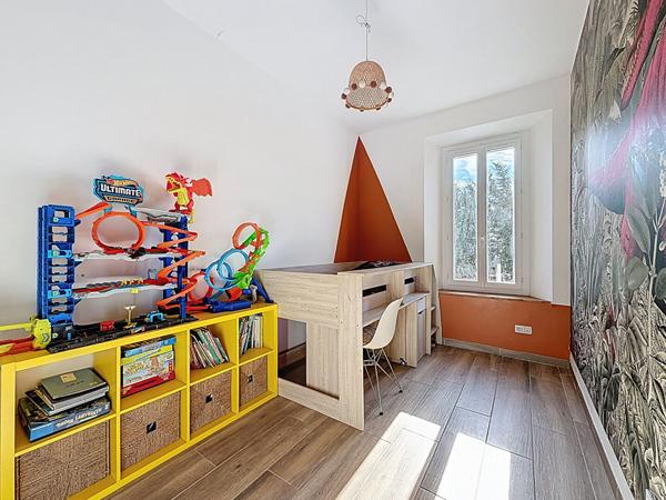 EXCLUSIVITÉ Maison de caractère rénovée de 183 m² - 4 chambres - GARAGE - Jardin 305 m² - Centre village