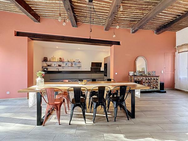 EXCLUSIVITÉ Maison de caractère rénovée de 183 m² - 4 chambres - GARAGE - Jardin 305 m² - Centre village