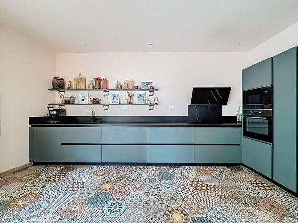 EXCLUSIVITÉ Maison de caractère rénovée de 183 m² - 4 chambres - GARAGE - Jardin 305 m² - Centre village