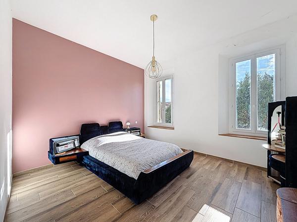 EXCLUSIVITÉ Maison de caractère rénovée de 183 m² - 4 chambres - GARAGE - Jardin 305 m² - Centre village