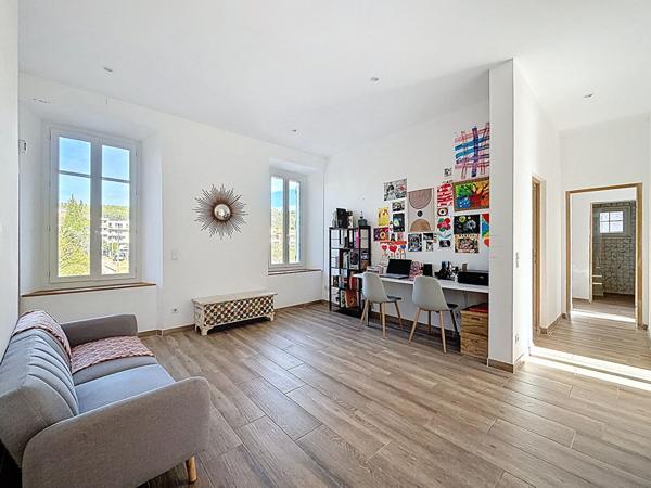 EXCLUSIVITÉ Maison de caractère rénovée de 183 m² - 4 chambres - GARAGE - Jardin 305 m² - Centre village