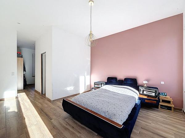 EXCLUSIVITÉ Maison de caractère rénovée de 183 m² - 4 chambres - GARAGE - Jardin 305 m² - Centre village