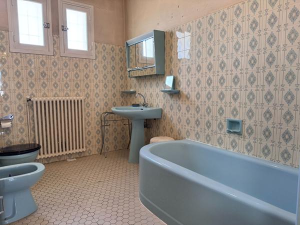 Carcassonne, maison 230 m² sur terrain 550 m², 5 chambres, sous-sol complet avec garage et salle de jeux