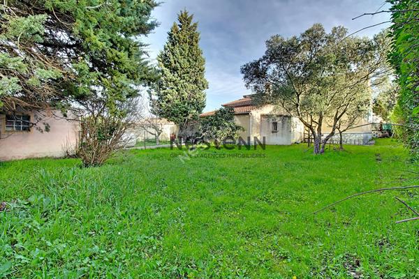 Maison t4 de plain pied individuelle avec garage, annexes et jardin