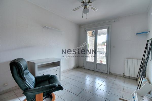 Maison t4 de plain pied individuelle avec garage, annexes et jardin