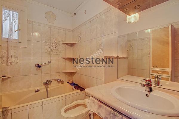 Maison t4 de plain pied individuelle avec garage, annexes et jardin