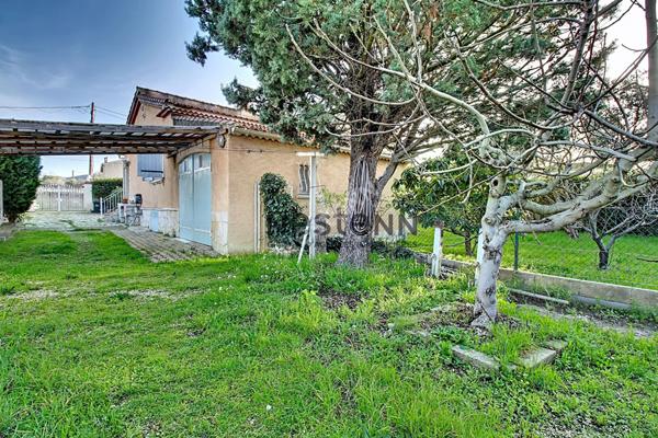 Maison t4 de plain pied individuelle avec garage, annexes et jardin