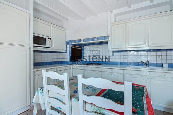 Maison t4 de plain pied individuelle avec garage, annexes et jardin