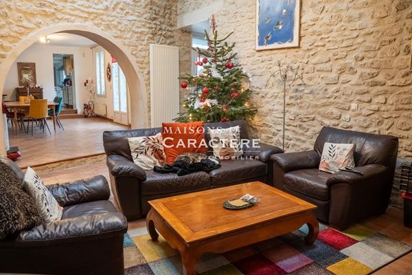 Maison familiale avec piscine chauffée et dépendances