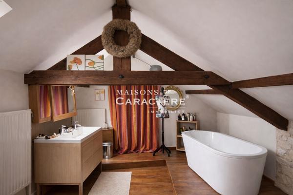 Maison familiale avec piscine chauffée et dépendances