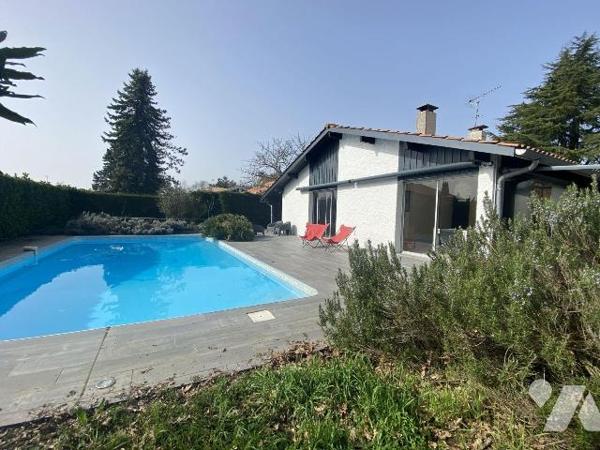 Villa d'exception avec piscine à Mérignac (33700) - Gironde

Située à Mérignac, au coeur d'un...