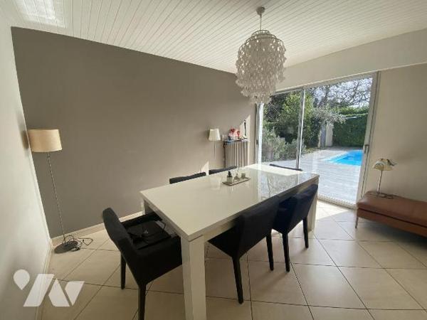 Villa d'exception avec piscine à Mérignac (33700) - Gironde

Située à Mérignac, au coeur d'un...