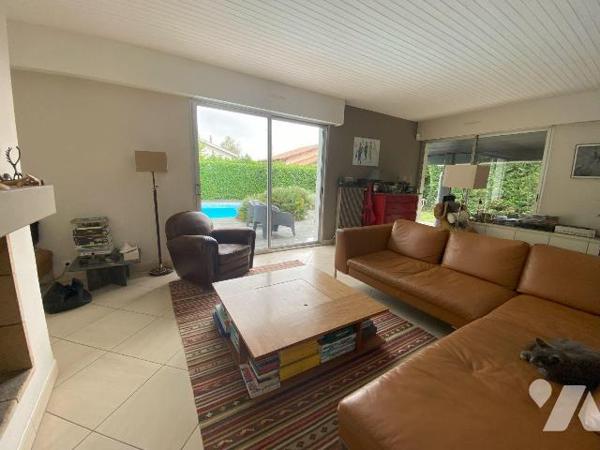 Villa d'exception avec piscine à Mérignac (33700) - Gironde

Située à Mérignac, au coeur d'un...