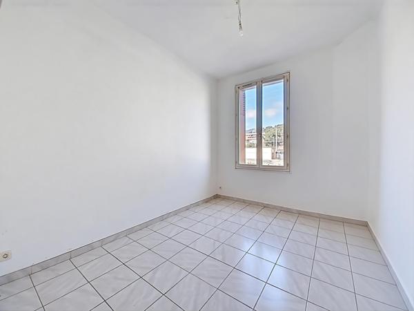 Toulon ouest appartement 2 pièces terrasse ensoleillé