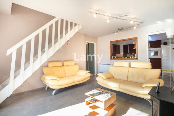 Appartement + 2 garages + cellier sur le palier