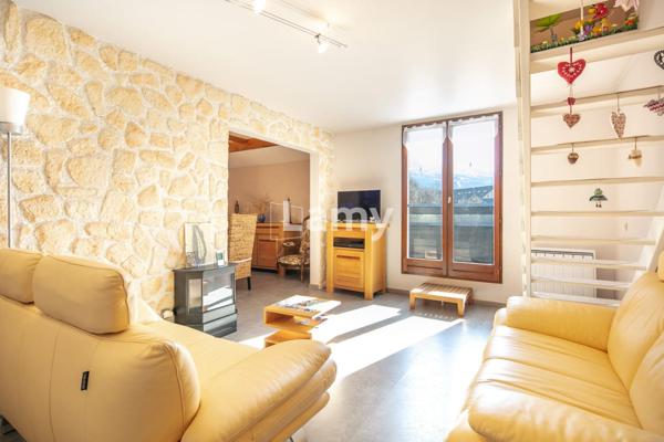 Appartement + 2 garages + cellier sur le palier