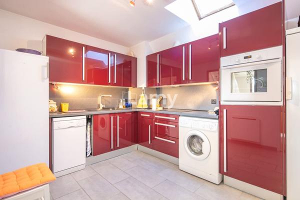 Appartement + 2 garages + cellier sur le palier