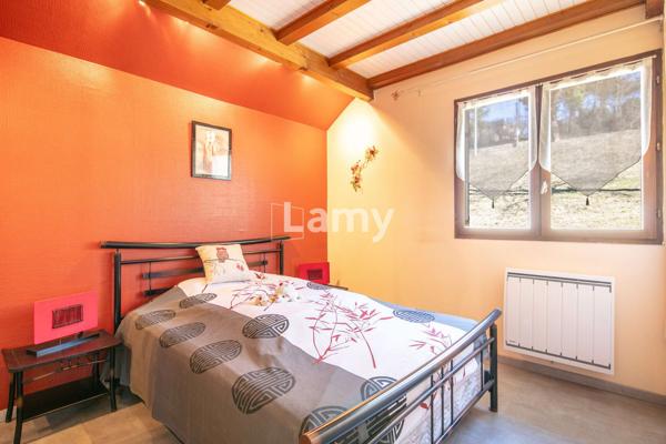 Appartement + 2 garages + cellier sur le palier