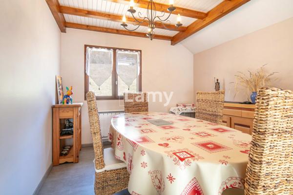 Appartement + 2 garages + cellier sur le palier