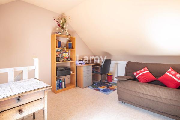 Appartement + 2 garages + cellier sur le palier