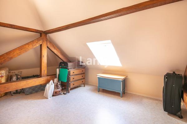 Appartement + 2 garages + cellier sur le palier