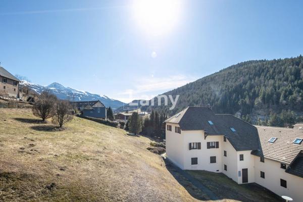 Appartement + 2 garages + cellier sur le palier