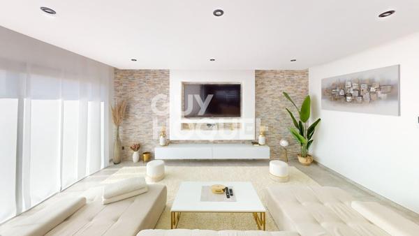 THUIR, à vendre maison récente contemporaine, 5 pièces avec garage, jardin et piscine.