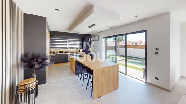 THUIR, à vendre maison récente contemporaine, 5 pièces avec garage, jardin et piscine.