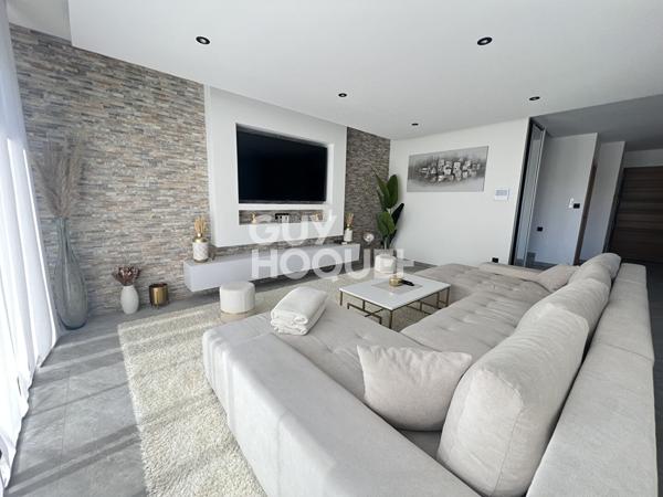 THUIR, à vendre maison récente contemporaine, 5 pièces avec garage, jardin et piscine.