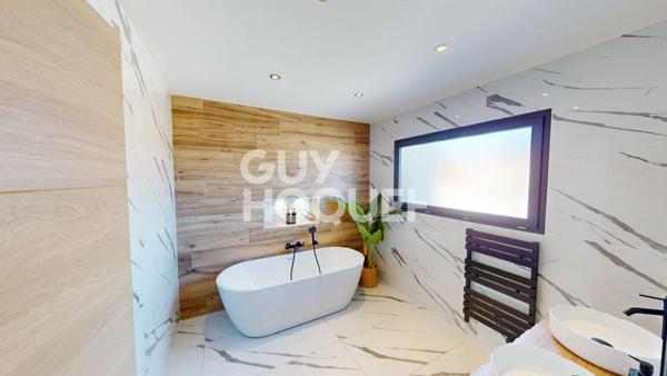 THUIR, à vendre maison récente contemporaine, 5 pièces avec garage, jardin et piscine.